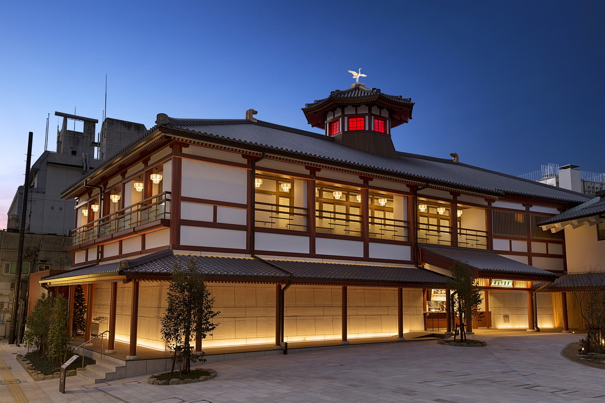 Exterior (noche)