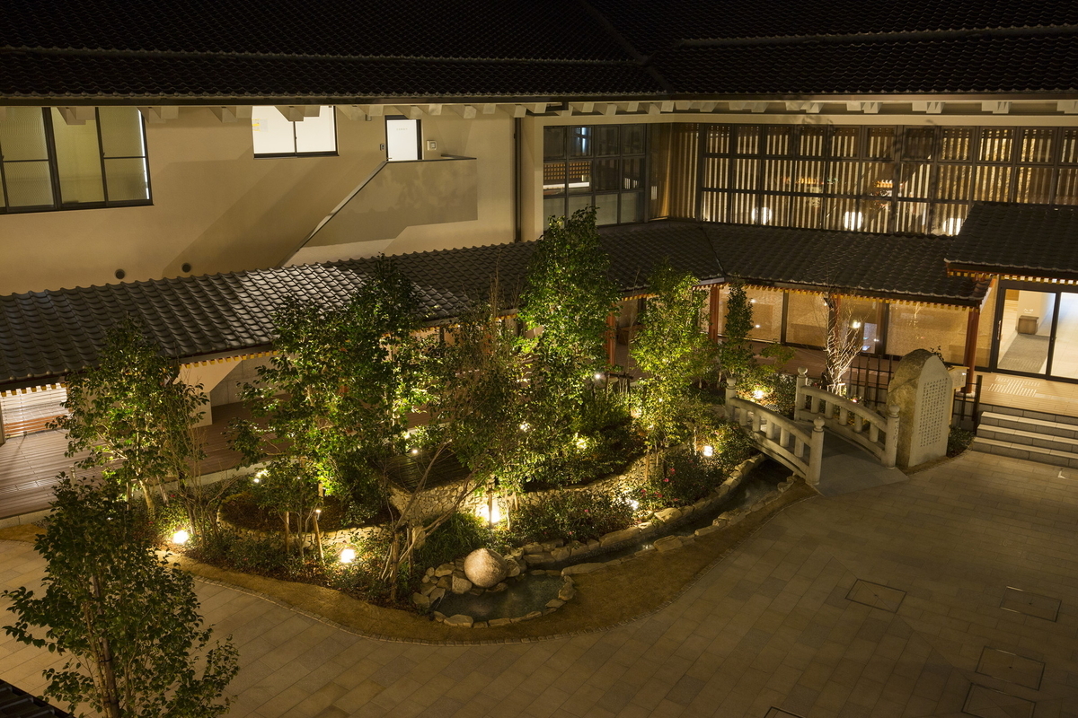 Bosque de camelias (noche)