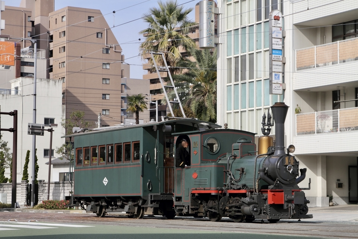 松山市内を運行する坊っちゃん列車