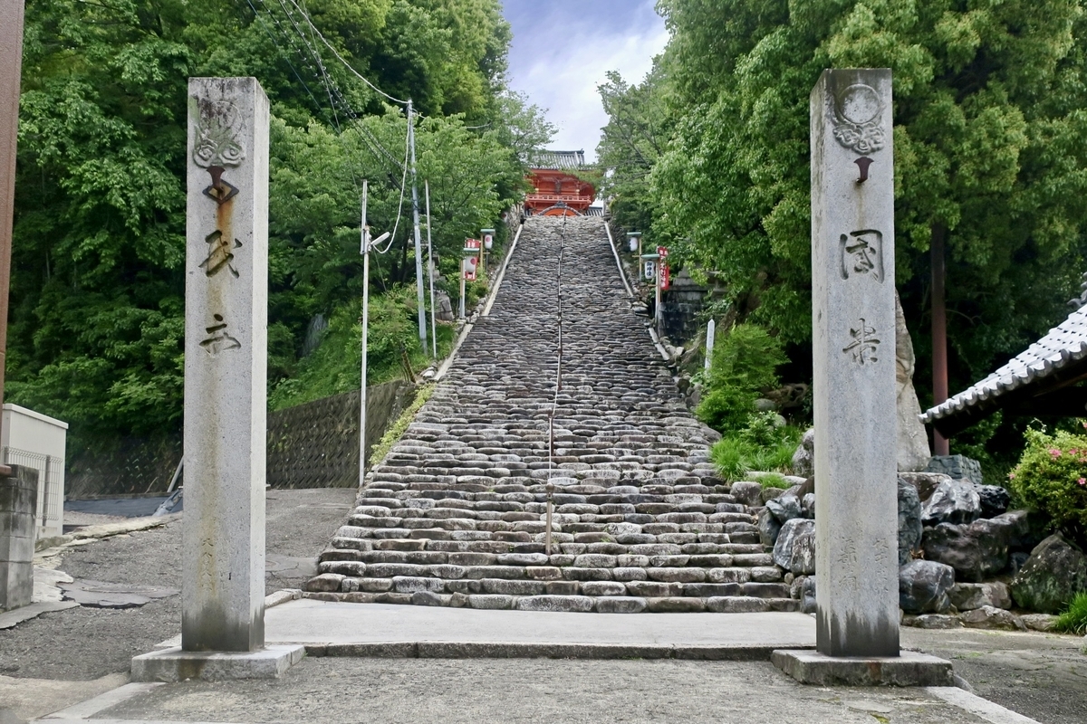 伊佐爾波神社の石段