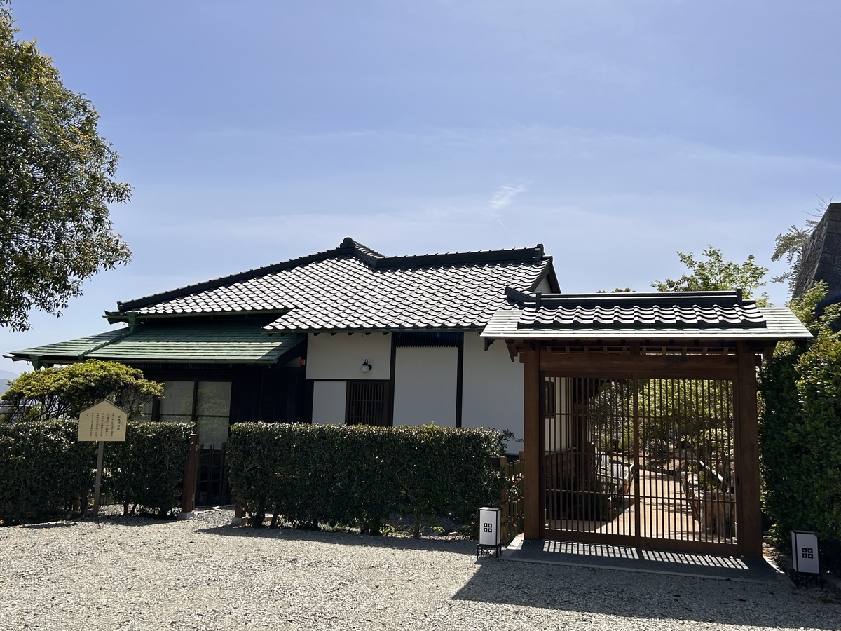 Exterior of Enshukaku Villa with its traditional Japanese architecture—white plaster walls and black tile roof.