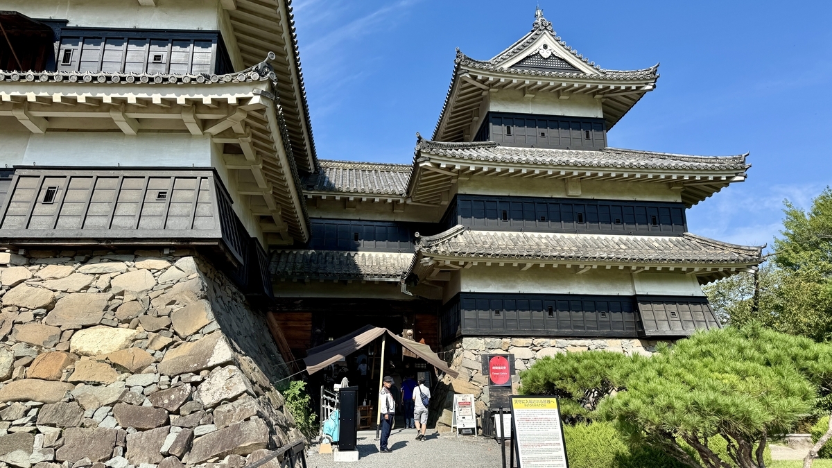 Stone walls and turret gate leading to the entrance of Matsumoto Castle keep