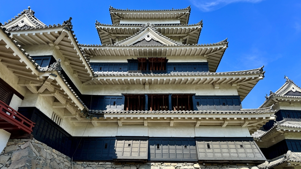 White plaster and black lacquer in striking contrast on Matsumoto Castle Keep
