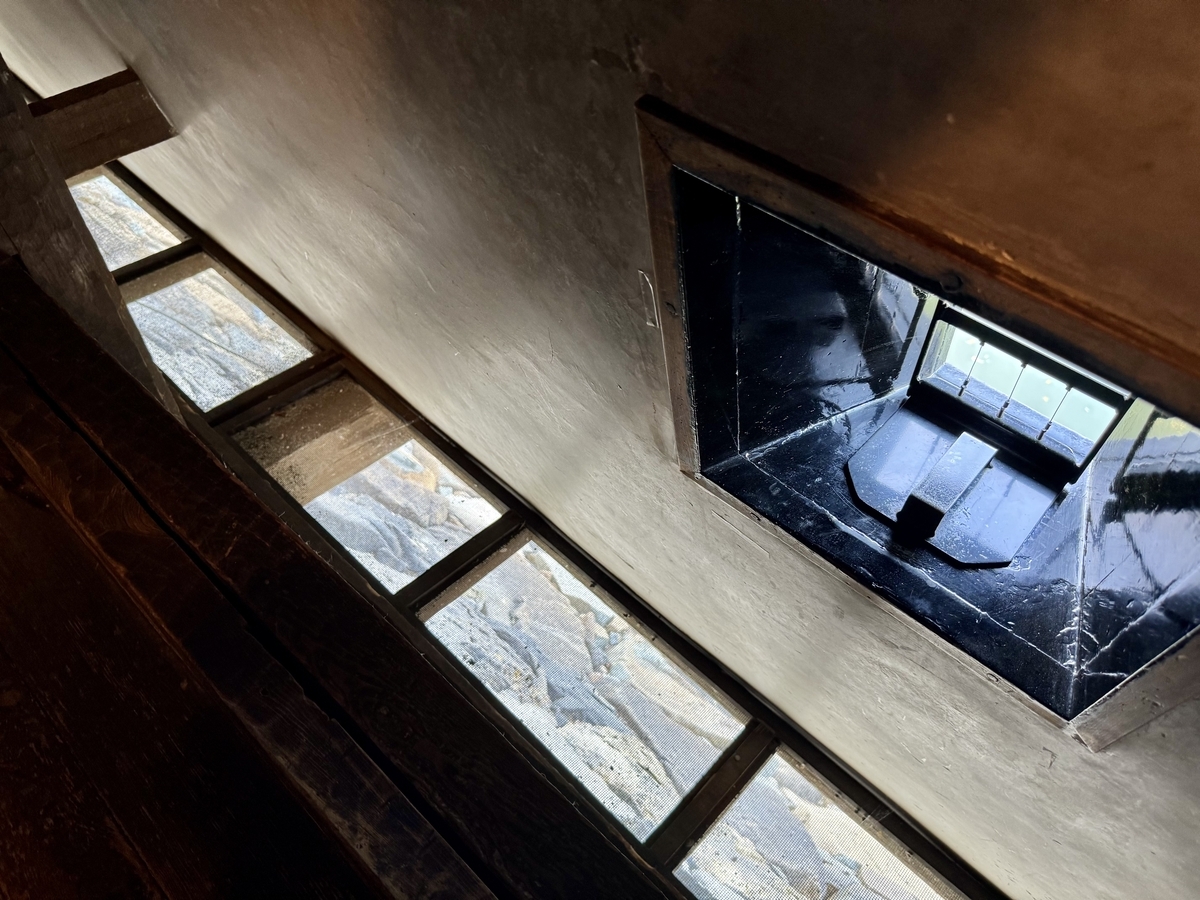 Structure of an ishiotoshi (stone-drop opening) inside the keep