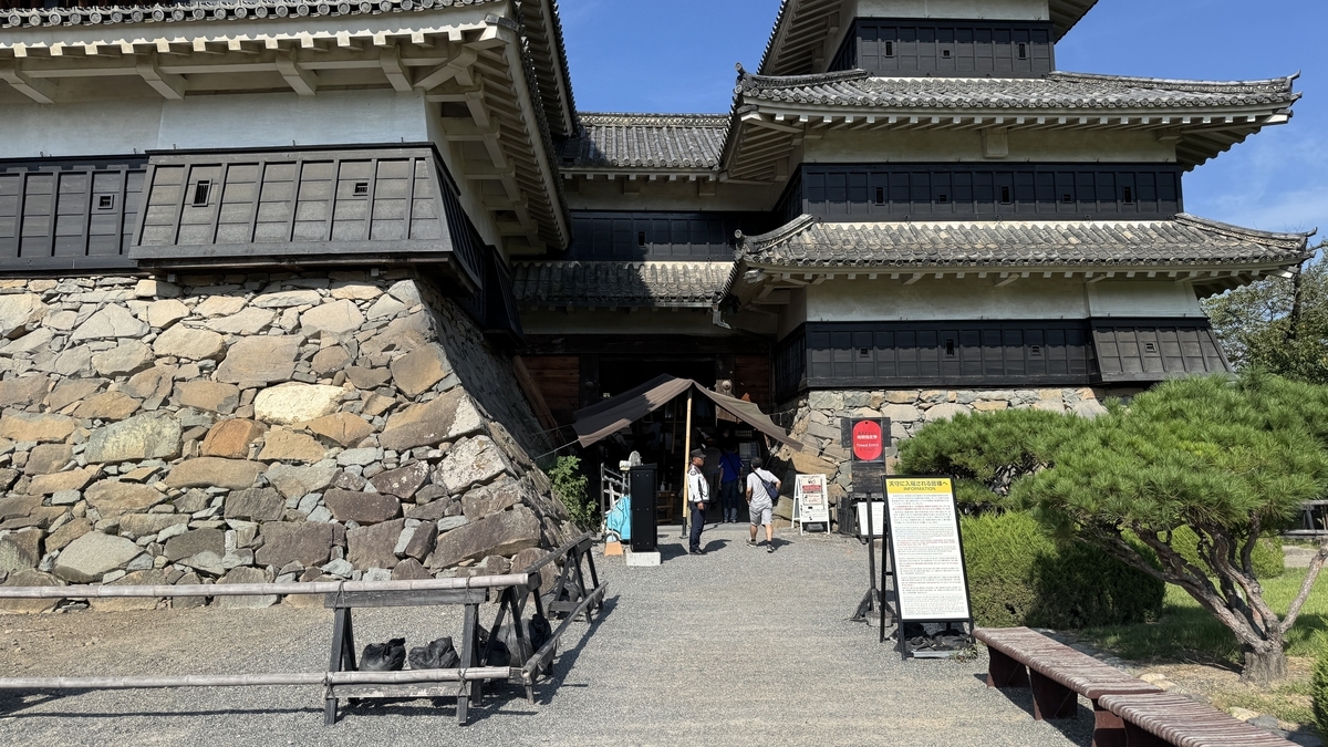 Visitors entering and exiting the entrance area of Matsumoto Castle’s keep