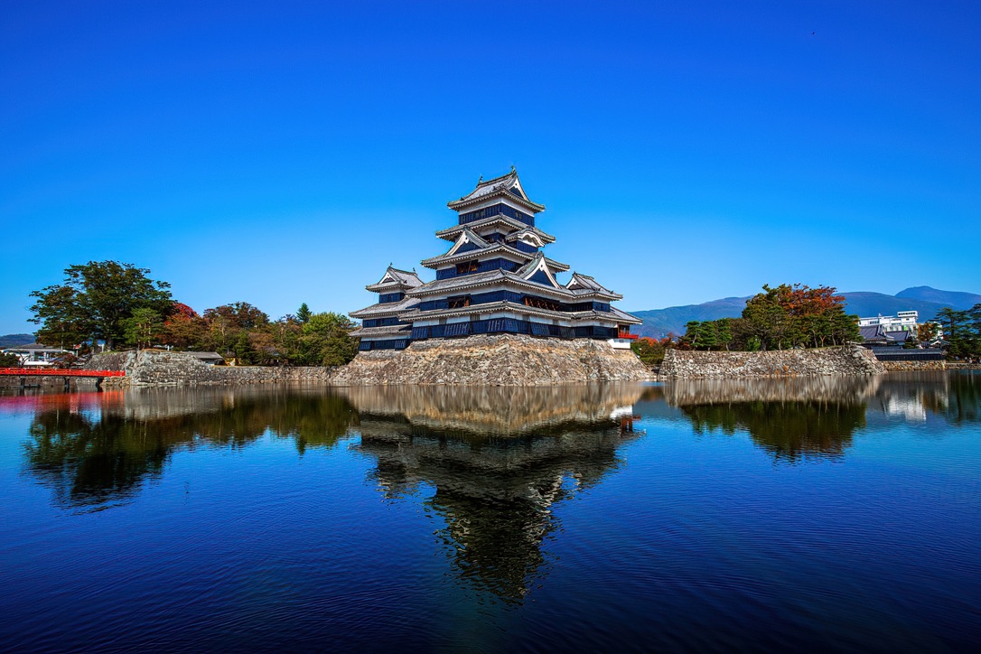Matsumoto Castle keep mirrored on the moat’s surface