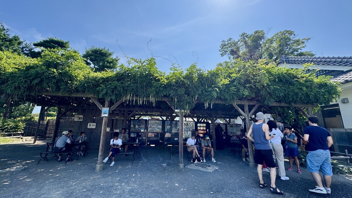 Shop and rest area within the Honmaru Garden