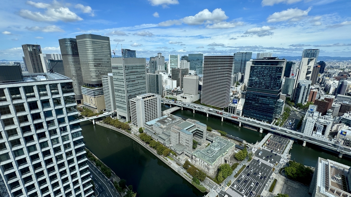 Vista de Nakanoshima y los rascacielos circundantes desde Yodoyabashi Sky Terrace