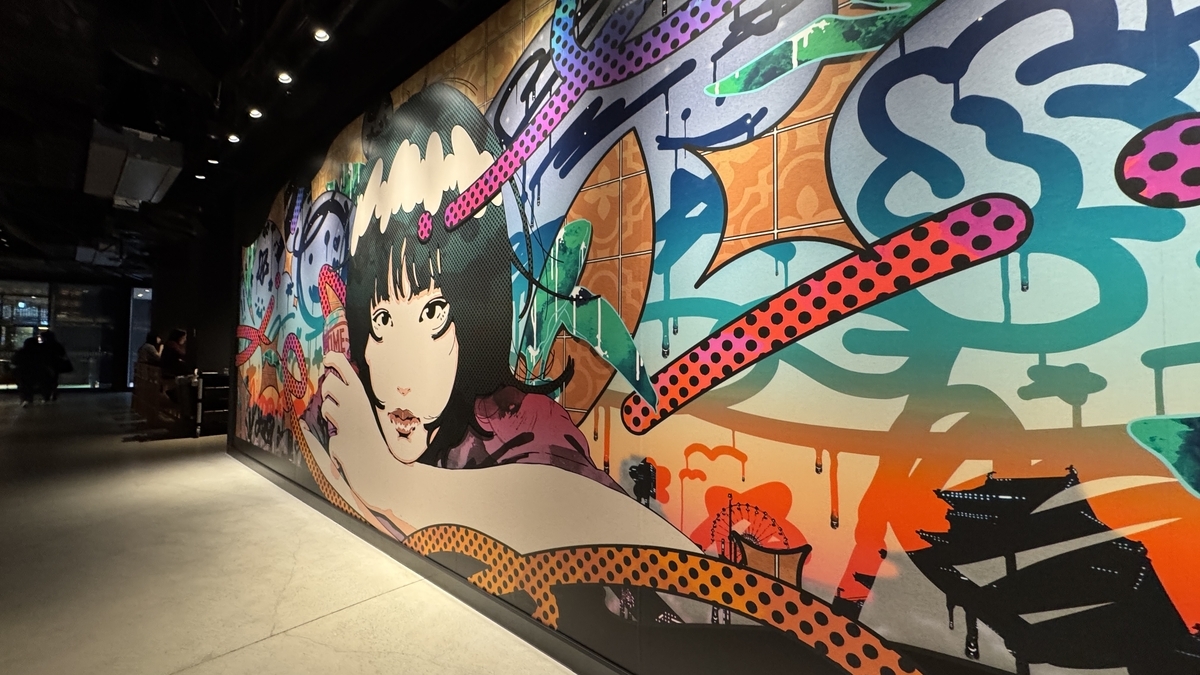 Arte colorido en la pared de Timeout Market Osaka