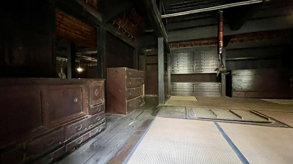Tatami-floored living space inside the Tenoma Futatsuya house
