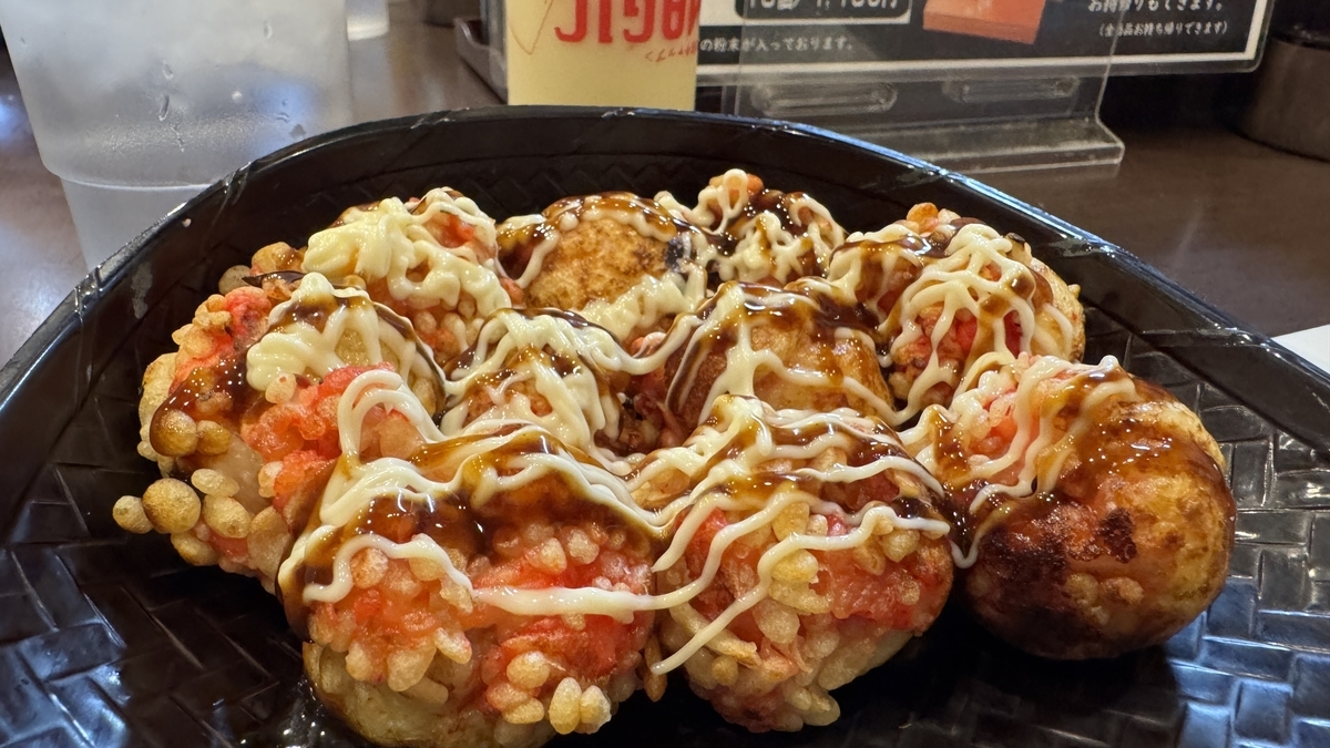 타코야키 주하치반 니시나카지마 본점의 마요네즈와 소스를 뿌린 타코야키