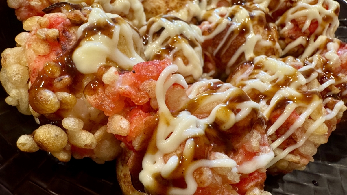 마요네즈와 텐카스가 듬뿍 뿌려진 타코야키 주하치반 니시나카지마 본점의 타코야키