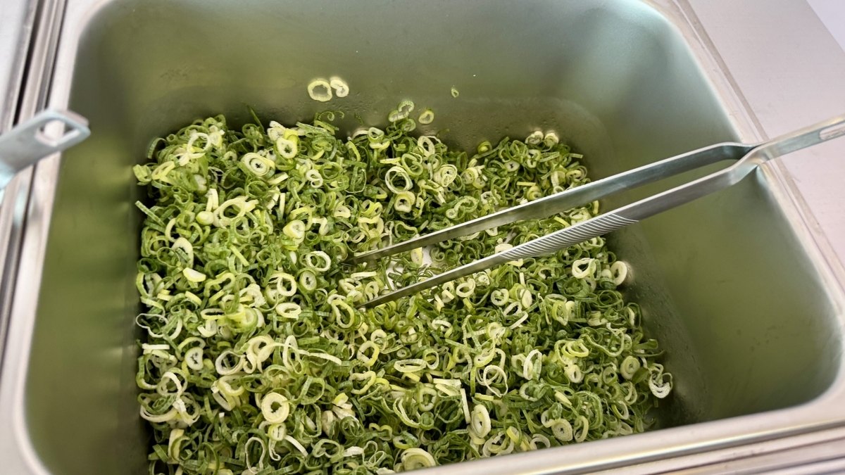 刻みネギのトレー 盛り付けに便利なトング付き