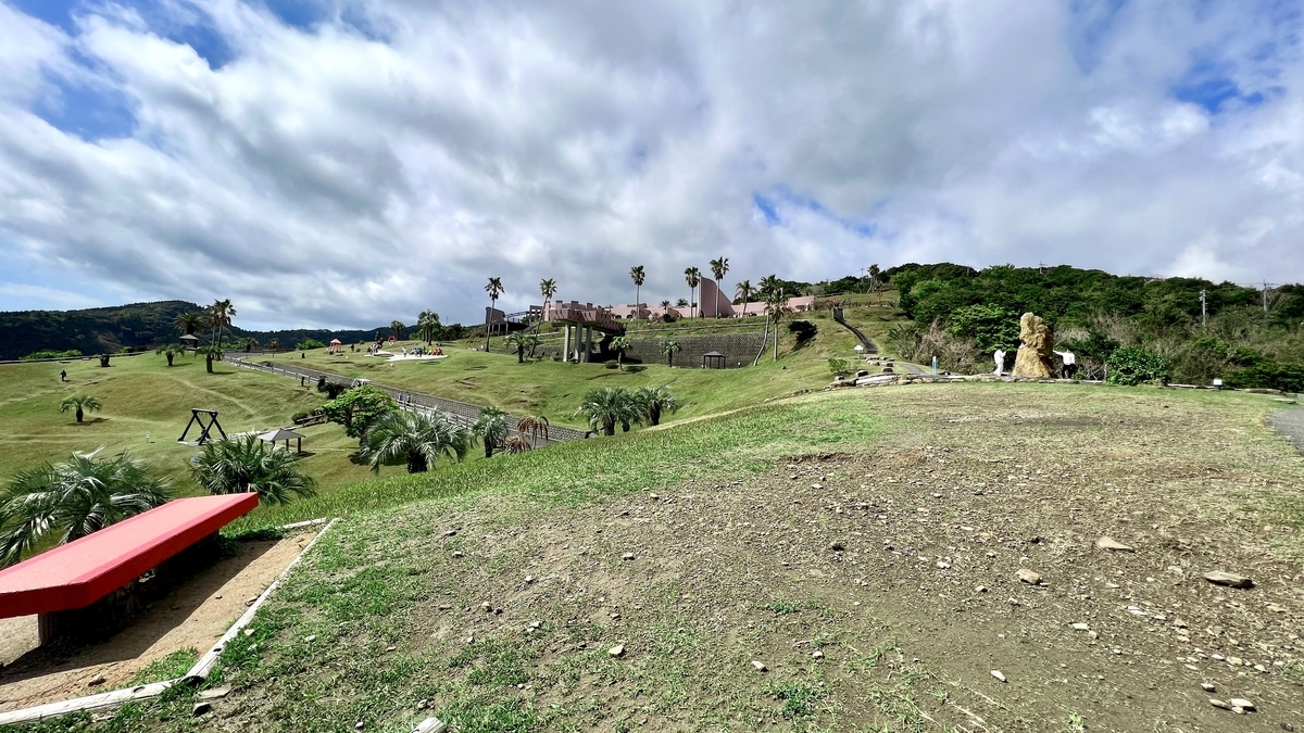 サンメッセ日南の敷地と太平洋を見下ろす展望風景