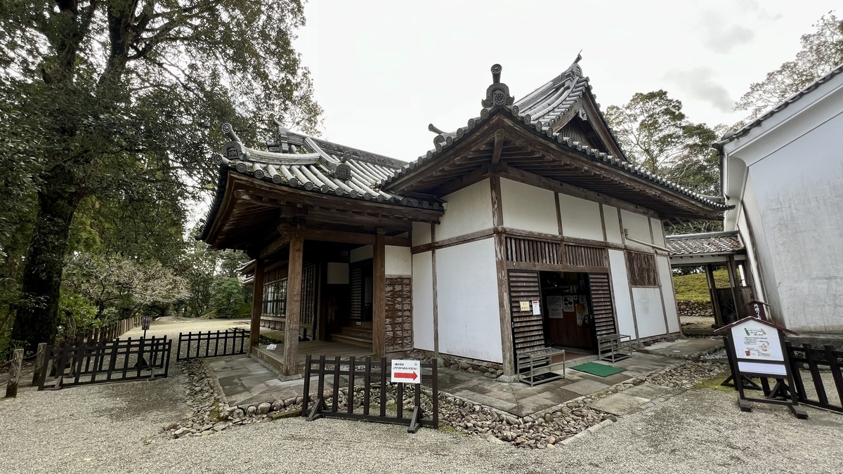 ภายนอกมัตสึโอะโนะมารุและสถาปัตยกรรมสไตล์โชอิน