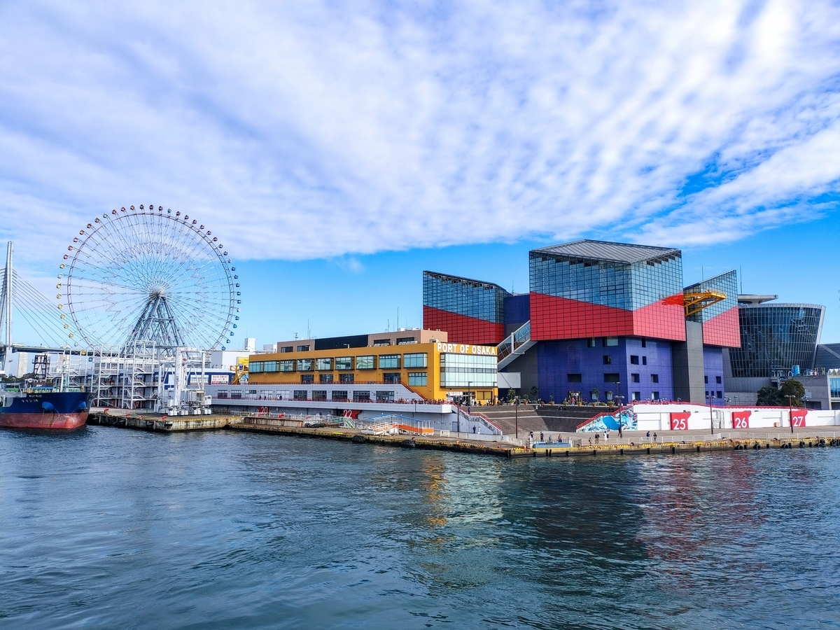 View of the Tempozan area with Kaiyukan and the Tempozan Ferris Wheel