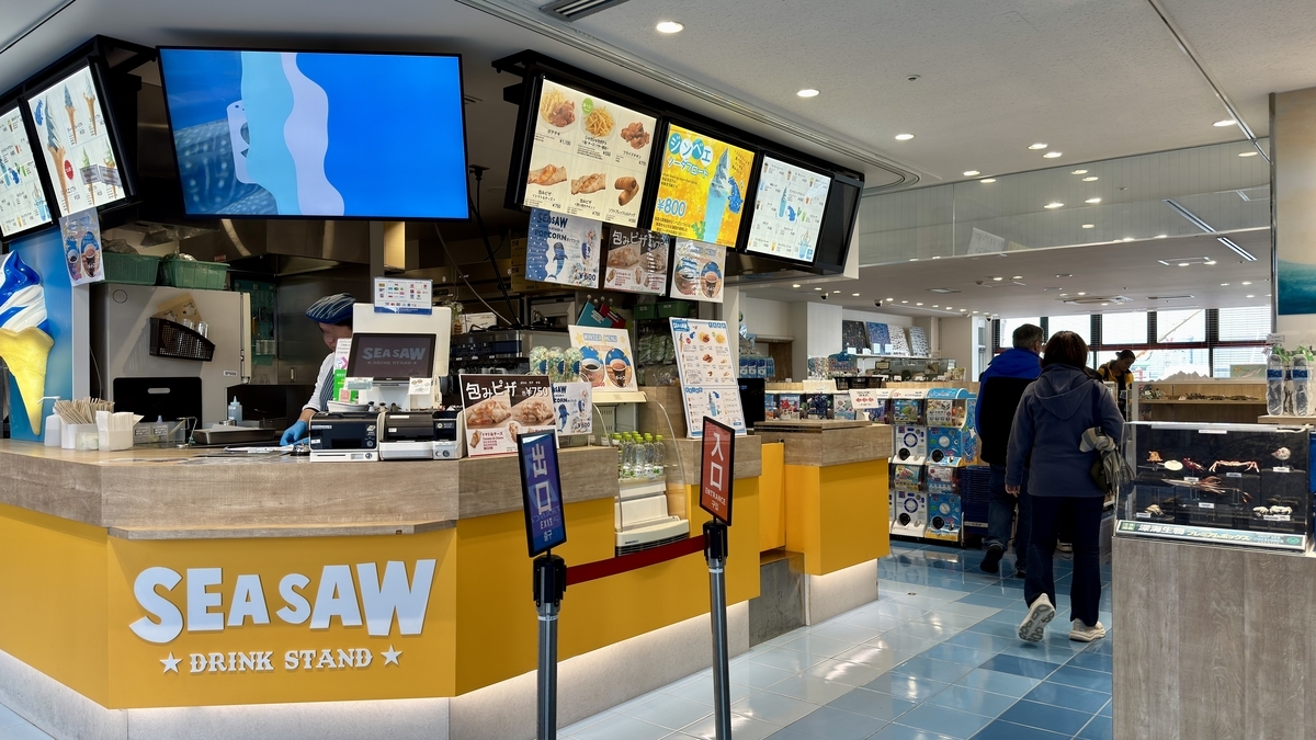 SEA SAWドリンクスタンドの注文カウンター