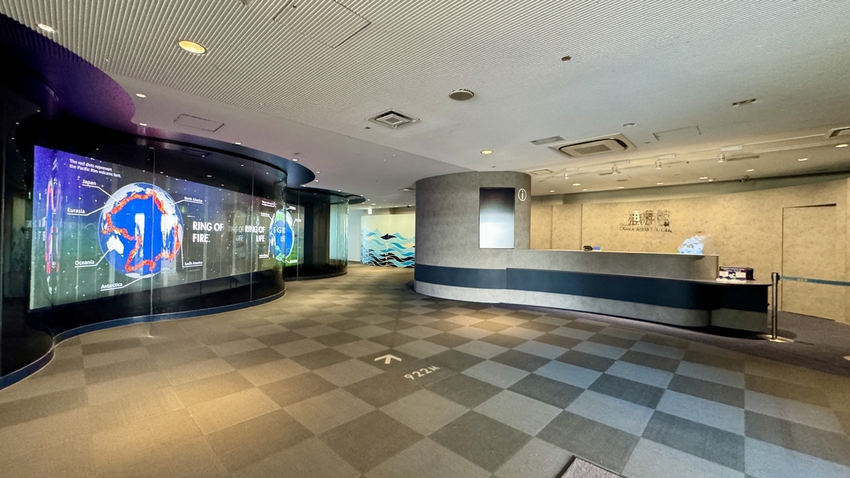 카이유칸 엔트란스 홀에 설치된 대형 영상 디스플레이