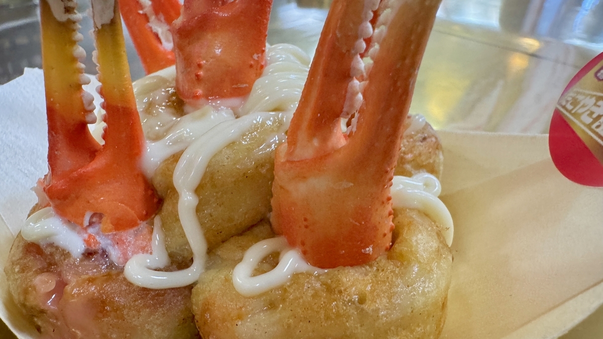 마요네즈가 뿌려진 Kani Tsume-chan 클로즈업