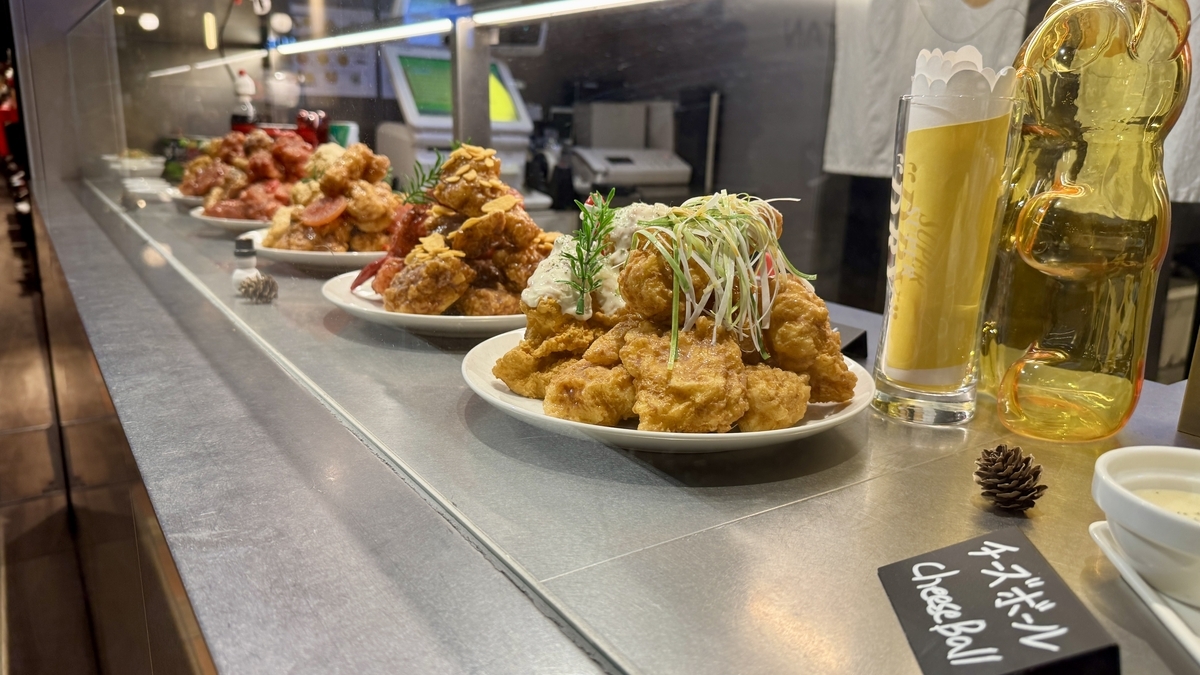 チカチキン店頭に並ぶ味違いの韓国フライドチキン