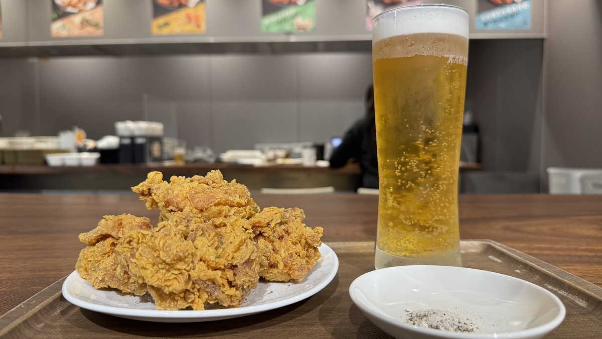ザクザク食感の韓国フライドチキンと生ビール