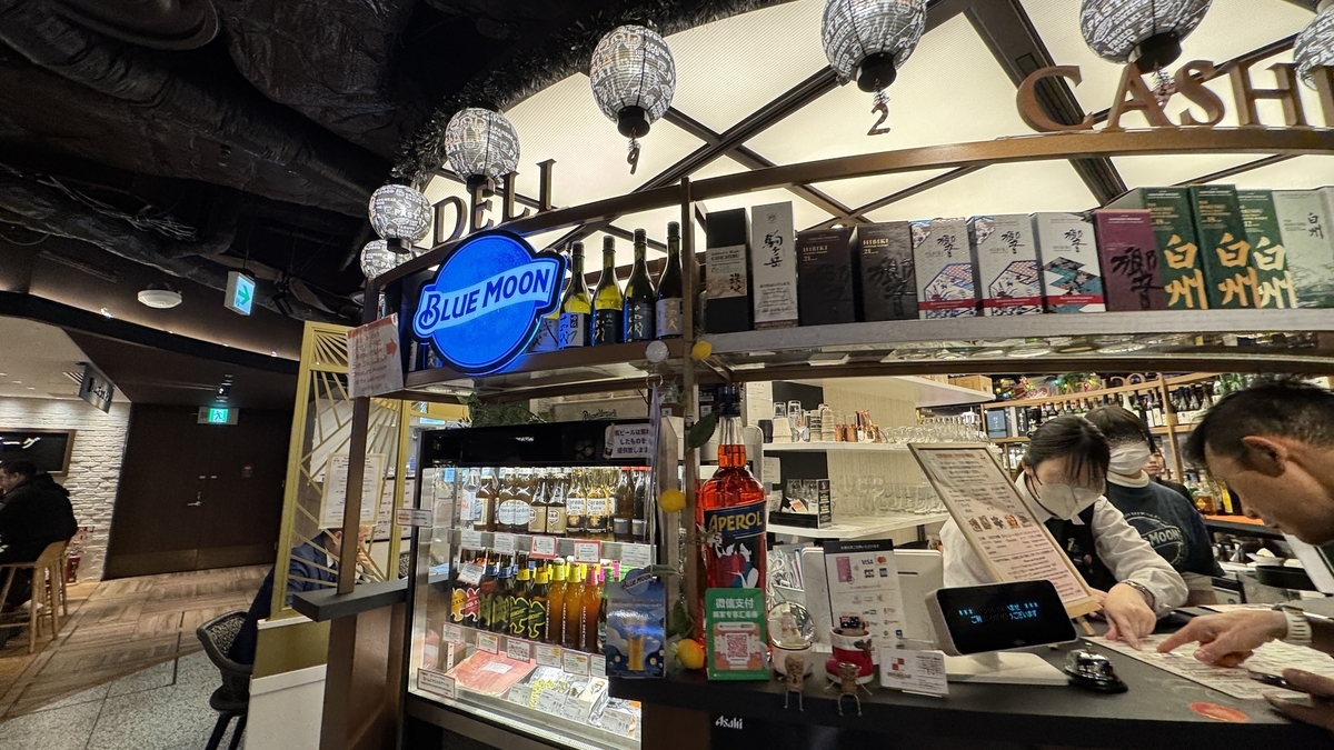 好みの酒を相談できるセカサケのレジカウンター