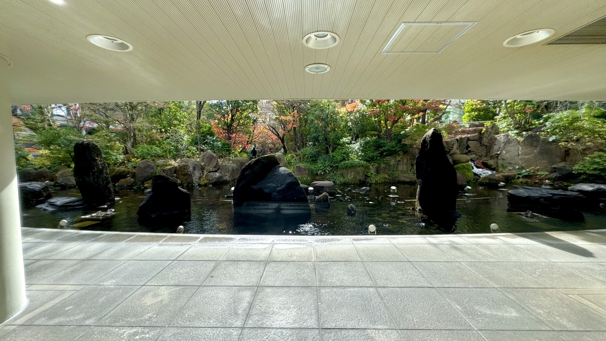 如畫框般呈現的中自然之森日本庭園景觀