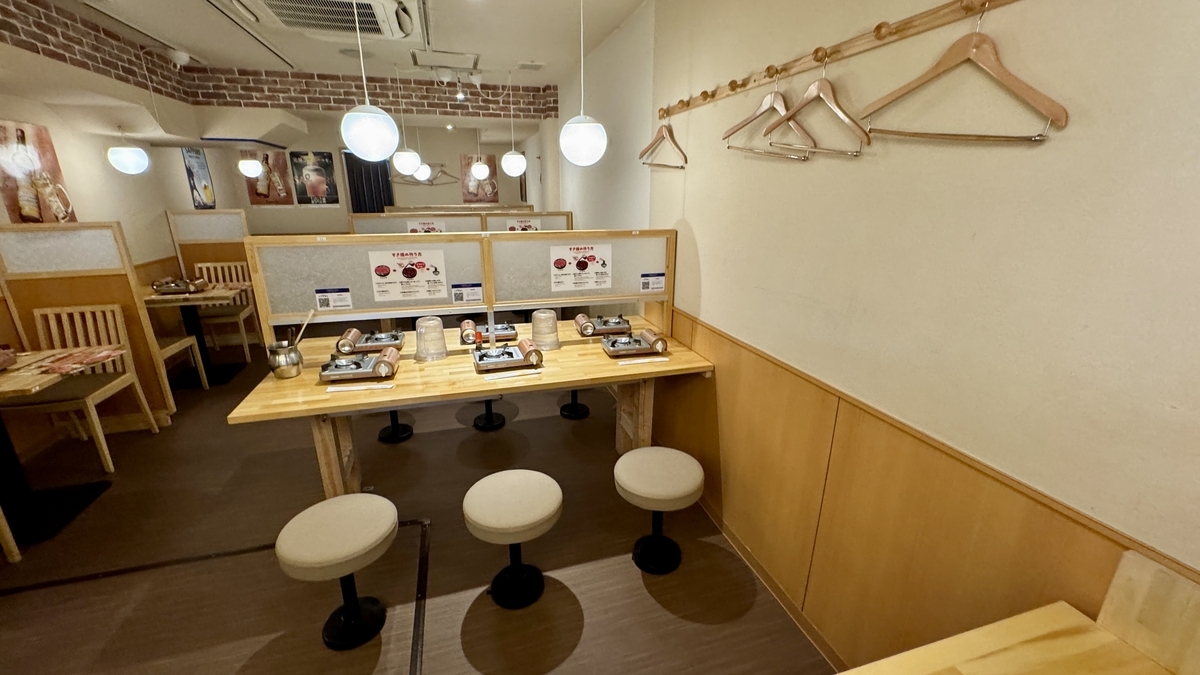 개인용 가스레인지를 갖춘 테이블석