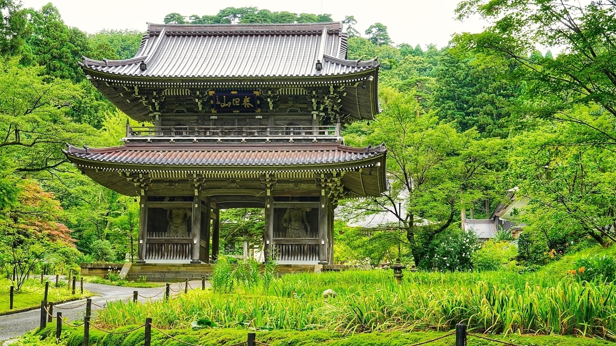 寺院入口处的山门