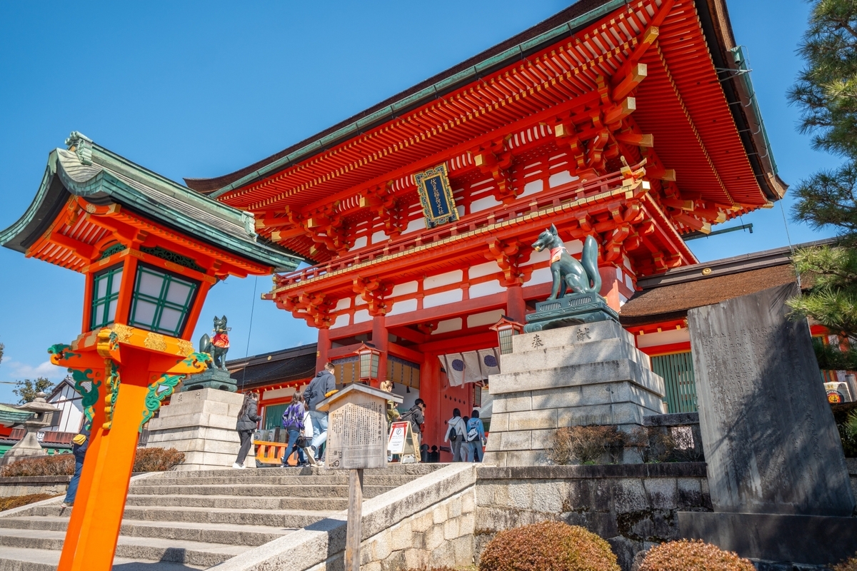 刻有神社名称的石制社号标