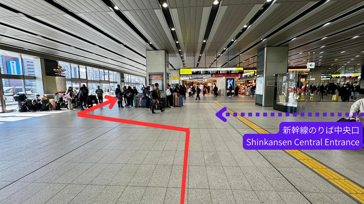 路线汇合处，沿左侧继续直行的通道