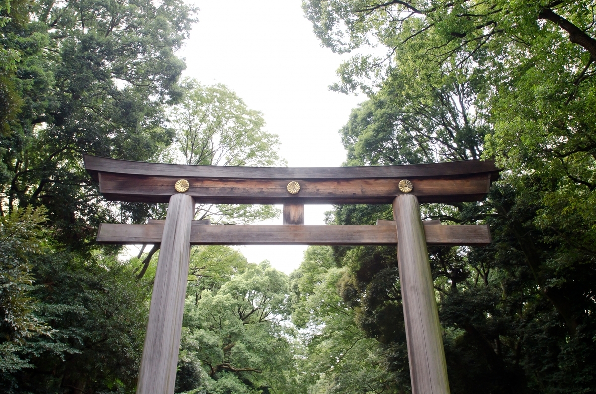 饰有菊纹的木制明神鸟居
