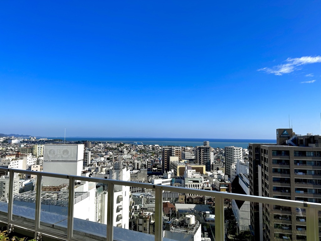 ทิวทัศน์เมืองโอดาวาระและอ่าวซากามิจาก Tenbo Ashiyu Teien