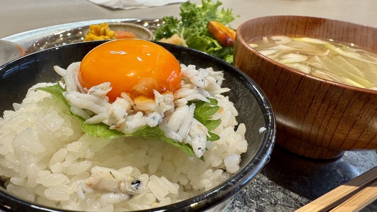 Hagama-cooked rice topped with shiso, shirasu, and a raw egg yolk