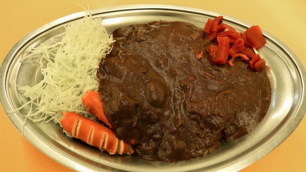 Curry de Alba con salchichas rojas y col rallada