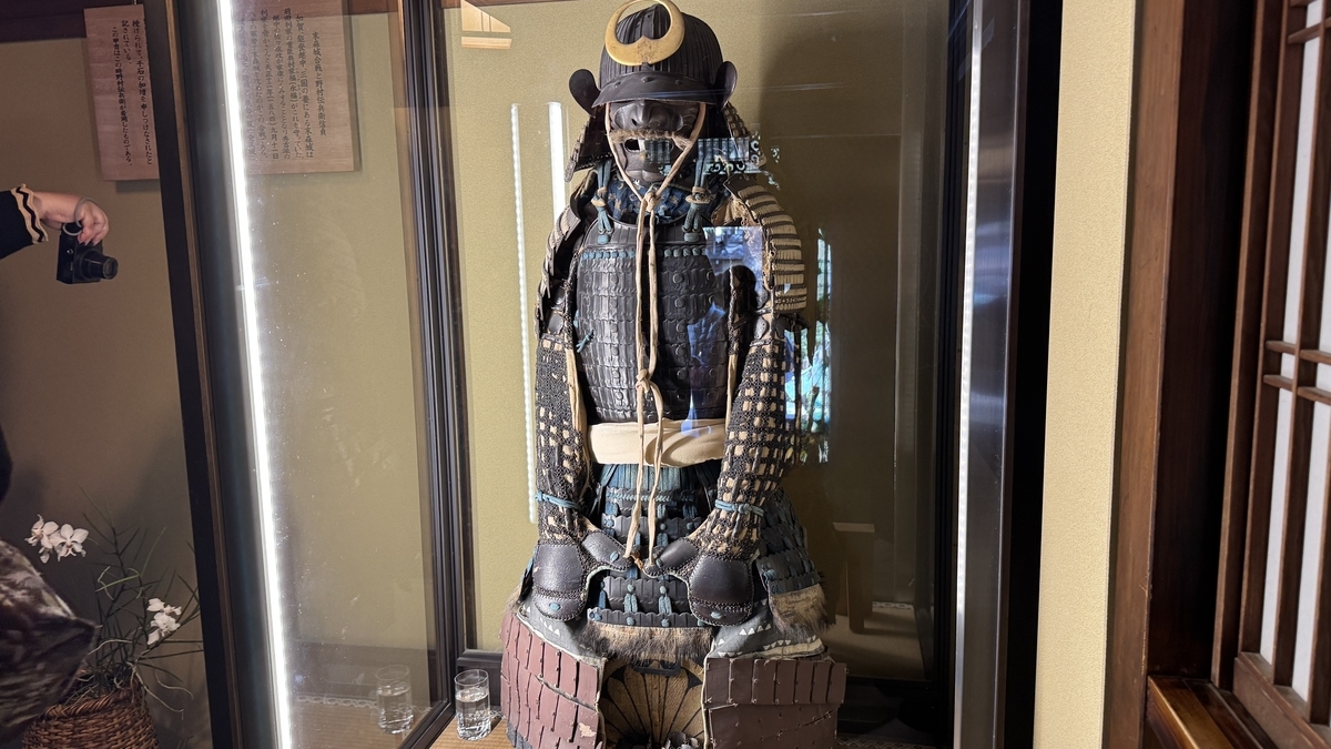 野村家に展示された甲冑と武具
