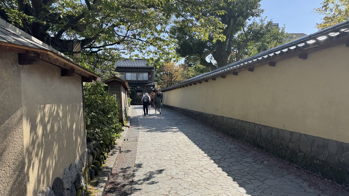 长町武家屋敷迹被土墙环绕的石板小巷