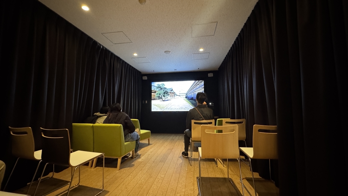 쓰루노마루 휴게관 시어터에서 상영되는 니노마루 고텐 VR 영상