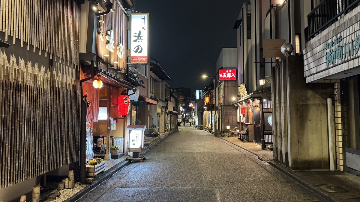 日本料理店灯笼亮起的木仓町通夜景